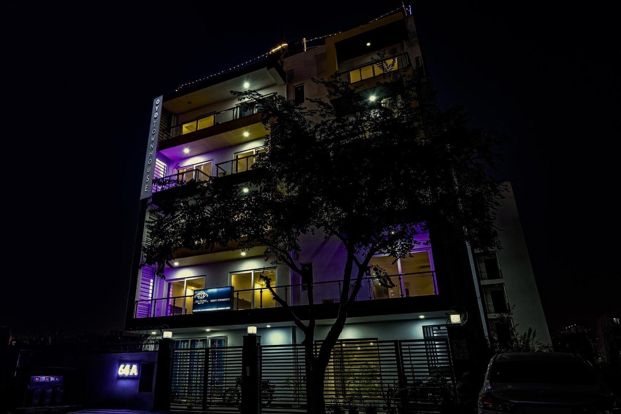 Super Townhouse Tipsyy Near Bestech Central Square Mall Ґурґаон Екстер'єр фото